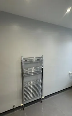 Light grey walls in bathroom